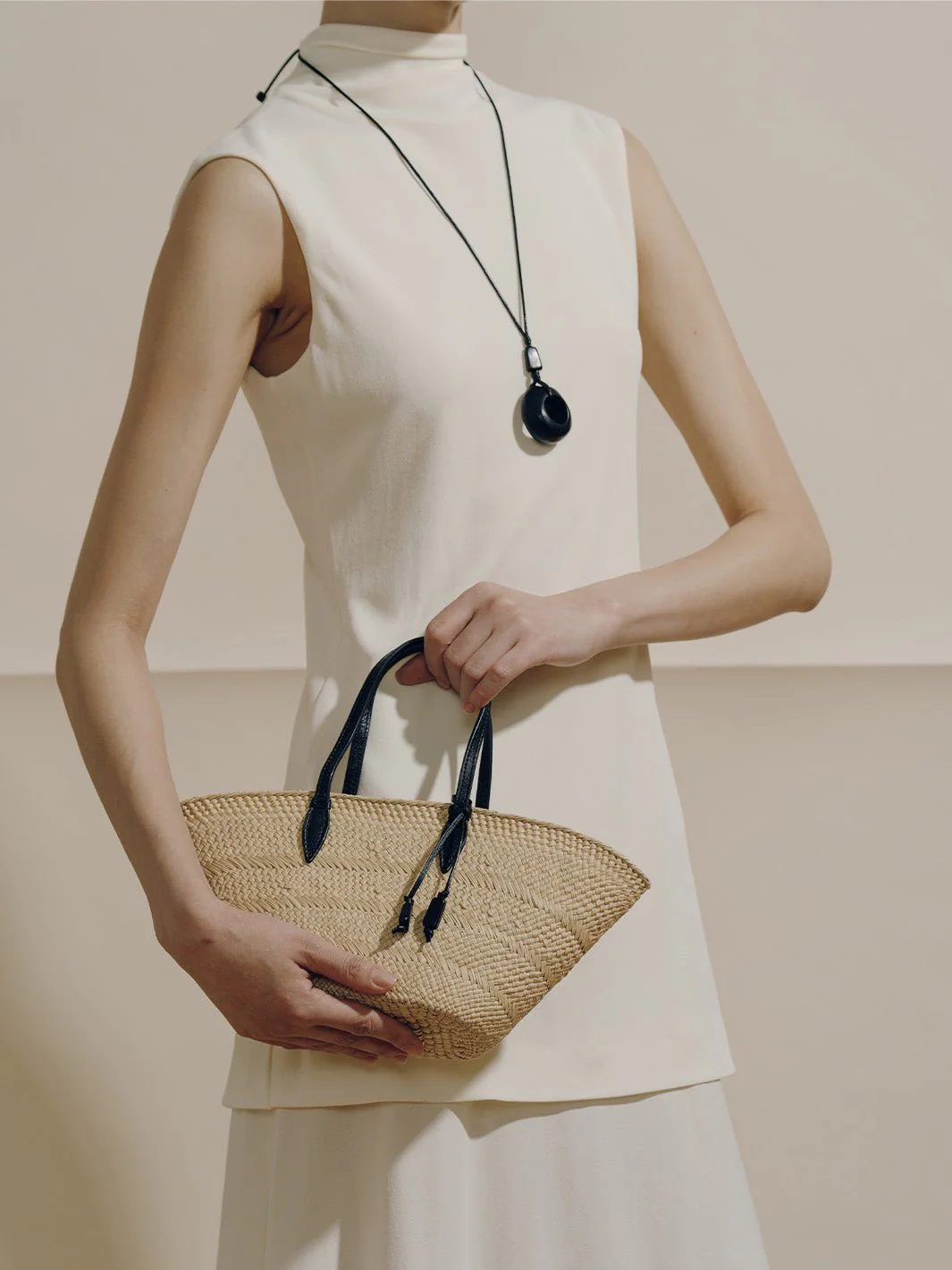 The Small Trapeze Basket in Handwoven Iraca - Image 4