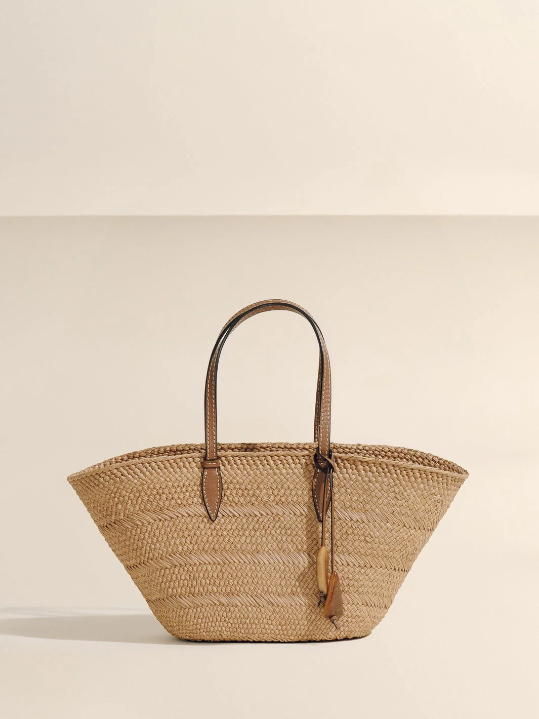 The Small Trapeze Basket in Handwoven Iraca - Image 6