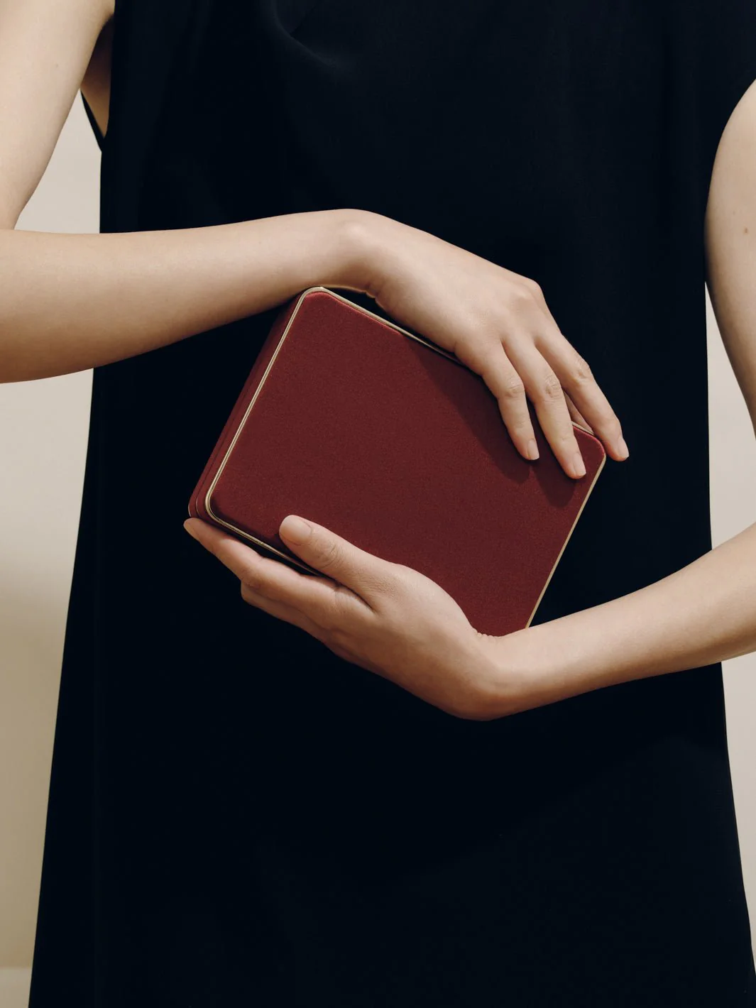 The Square Compact in Satin - Image 10
