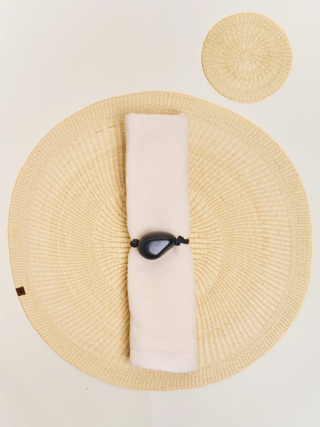 The Handwoven Placemat Set in Iraca - Image 5