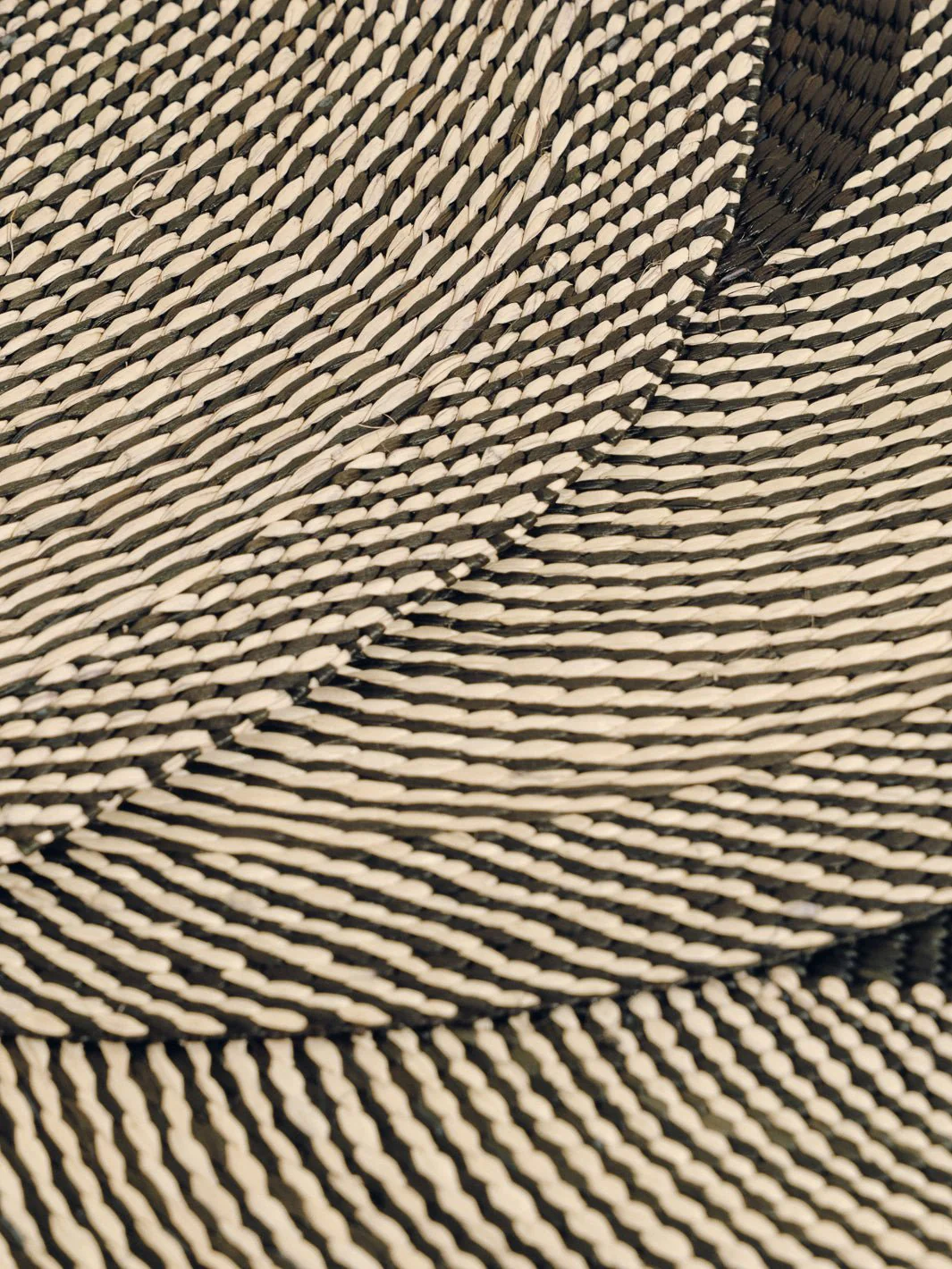 The Handwoven Placemat Set in Iraca - Image 9